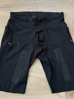 Lululemon Men's Size Large Vital Drive Training Half Tight 10" Shorts Black